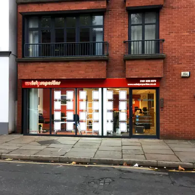 external storefront signage Photo