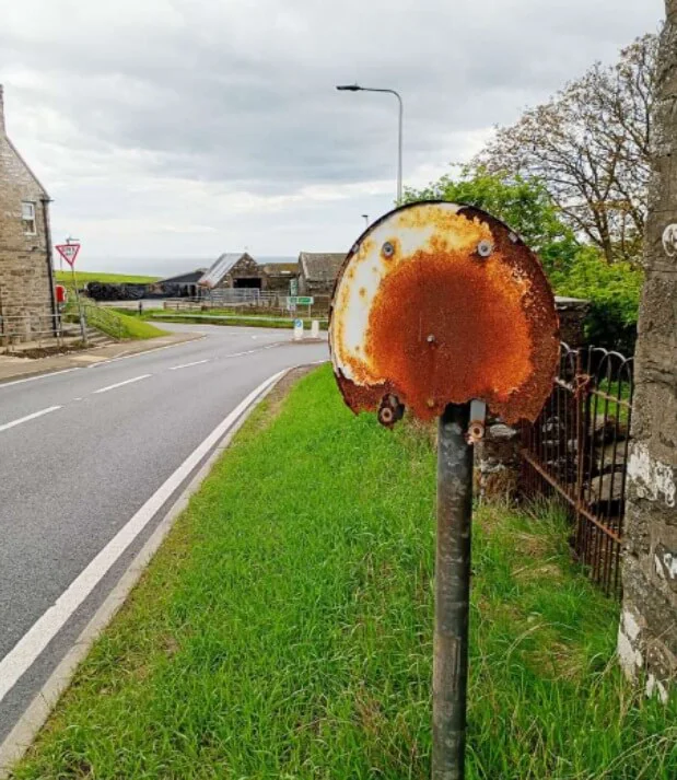 An image of a rusting sign.