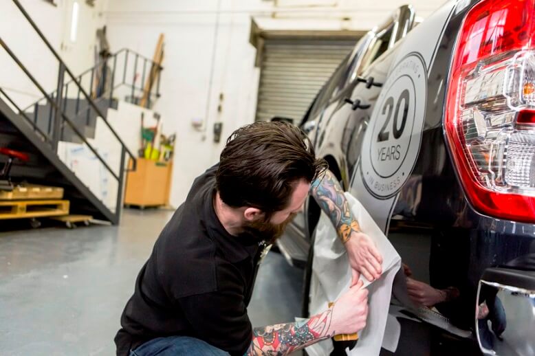 Man installing car vinyl